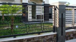 Inspirasi pagar lipat minimalis yang keren dari aneka material tak hanya sekadar memproteksi bangunan rumah, penggunaan pagar juga dapat membuat penampilan hunian menjadi lebih ciamik. Ide Desain Pagar Rumah Minimalis Dekorasi Rumah
