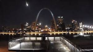 Fireball Lights Up The Skies Over St Louis During Northern Taurid Meteor Shower Meteor Shower Meteor Lights Venus In The Sky