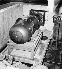 في السادس من أغسطس/آب 1946 ألقت القاذفة الأميركية بي 29 أول قنبلة نووية فوق مدينة هيروشيما اليابانية. Ø§Ù„ÙˆÙ„Ø¯ Ø§Ù„ØµØºÙŠØ± Ù‚Ù†Ø¨Ù„Ø© Wikiwand