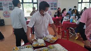 Hai bậc thềm sau khi tháo dỡ phía nhà hát công nhân đã cho láng bê tông và trở thành nơi đậu xe máy. Ong Ä'oan Ngá»c Háº£i Lam BÆ°ng Be 30 Phut Nháº­n 60 Triá»‡u Xay Nha Tá»« Thiá»‡n Tin Tá»©c Má»›i Nháº¥t 24h Ä'á»c Bao Lao Ä'á»™ng Online Laodong Vn