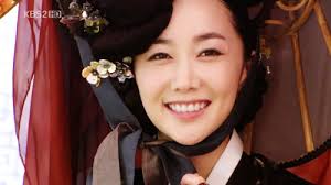 Or même si elle dispose d'un talent naturel, elle n'a pas le droit d'exercer le métier de peintre. Kim Min Seo ê¹ë¯¼ì Kim Min Kim Sungkyunkwan Scandal