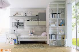 Una volta valutato questo aspetto, si può spaziare con la propria fantasia e scegliere la testiera letto per singolo preferita. Cameretta Studio Con Ampia Libreria Stile Soggiorno