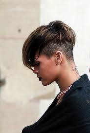 Pin By Nadine Mailloux On Neck Rihanna Hairstyles Short Hair Styles Edgy Hair