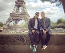 For many, he will perhaps be best remembered for playing one of the most endearing characters of recent times on british television, arthur daley, the shifty but very likable business man in the hit itv drama series, minder (. Tom Daley Opens Up About 20 Year Age Gap Between Him And Husband Dustin Lance Black