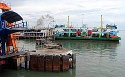 Mengubah feri pulau pinang menjadi restoran, muzium terapung dan kapal persiaran menjadikannya sesuatu yang berbeza. Rapid Ferry Wikipedia