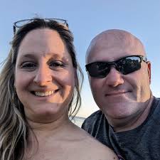 Why is Hotshots Sports Bar empty?