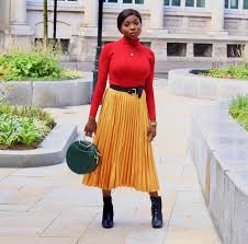 Selain itu, warna putih juga bisa memberikan efek kontras terhadap furnitur hitam yang membuat kehadirannya semakin menonjol di antara warna putih. Enggak Cuma Hitam 7 Warna Ini Cocok Dipadukan Dengan Outfit Merah Semua Halaman Cewekbanget