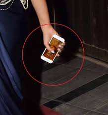 We have 70+ amazing background pictures carefully picked by our community. Can You Guess What Mira Rajput Has As Her Wallpaper On Phone Check Picture Celebrities News India Tv