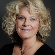 Kimberly Ruggles's Instagram, Twitter & Facebook