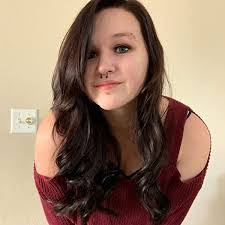 Sara Schutz's Instagram, Twitter & Facebook