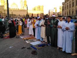 ويمكنك الآن معرفة طريقة صلاة عيد الفطر من خلال موقع المقال حيث ستتمكن من معرفة طريقة الصلاة بشكل صحيح بالإضافة إلى الاستماع إلى تكبيرات العيد من خلال موقع المقال حيث سنقوم بسرد منمق لكافة الأمور الهامة الخاصة بعيد الفطر 2021 في مصر عن طريق. ØªØ¹Ø±Ù Ø¹Ù„Ù‰ Ù…ÙˆØ§Ù‚ÙŠØª ØµÙ„Ø§Ø© Ø¹ÙŠØ¯ Ø§Ù„Ø£Ø¶Ø­Ù‰ Ø§Ù„Ù…Ø¨Ø§Ø±Ùƒ 2021 ÙÙŠ Ø§Ù„Ù‚Ø§Ù‡Ø±Ø© ÙˆØ§Ù„Ù…Ø­Ø§ÙØ¸Ø§Øª Ù…ØµØ± Ø§Ù„ÙˆØ·Ù†