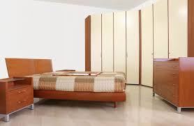 Possiamo dividere i letti in categorie secondo i i letti moderni in legno possono essere realizzati in ciliegio, rovere chiaro, rovere scuro (o tinto weng�), rovere grigio, teak, ovangkol, noce; Camera Da Letto In Stile Moderno Ciliegio Panna Paternoster Home