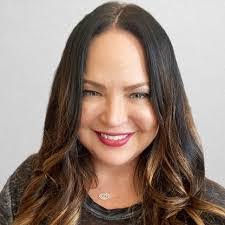 Tracy Mee's Instagram, Twitter & Facebook