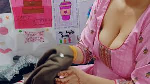 Desi aunty deliberate cleavagea nd boobs show in pink churidhar mp4  snapshot 00 27 313 — Postimages