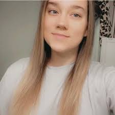 Abby Loudon's Instagram, Twitter & Facebook