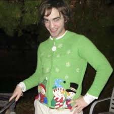 Offset Robert Pattinson In Green Christmas Sweater Holding Spatula Robert Pattinson Robert Pattinson Twilight King Robert