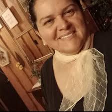 Mujer deambula totalmente desnuda en San Rafael de Alajuela. Por razones  que se desconocen esta mujer caminaba entre los vehículos sin ropa.