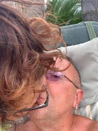 Il bacio è la dimostrazione d'amore più pura e sincera. Sulla guancia Sulla  fronte Sulle labbra Un gesto così semplice e naturale, ma così colmo di  significati. Baciatevi sempre, ogni volta che