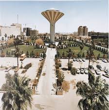 Rakan Sooltaan On Twitter ايقونة الرياض قديما وحديثا صورة قديمة باتجاه الشرق ي لاحظ دخول السيارات والوقوف اسفل البرج والنظافة العامة عنوان للمكان صباح الرياض الرياض ذكريات حي الملز Https T Co Ye1zeu7nwp