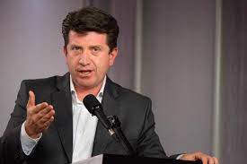Un error involuntario le dio hoy una de las más importantes carteras del gabinete al ex ministro de tic, diego molano vega. Los Trinos Por Los Que Critican A Diego Molano Nuevo Mindefensa Gobierno Politica Eltiempo Com