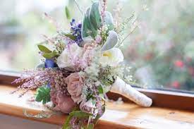 Is it okay to use fake flowers for wedding. Should You Use Artificial Flowers For Your Wedding Weddingsonline