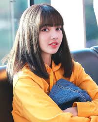 Blackpink lisa posted new instagram photos on july 19, 2019 kst from her moments in hawaii. Lisa Blackpink On Instagram Lisa Favourite Colour Is Yellow What S Is Your Favourite Colour Gaya Rambut Blonde Fotografi Remaja Gaya Rambut