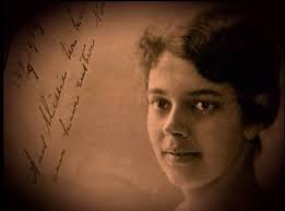 One of a kind, unique, & custom vintage headdresses, headpieces, and gowns. Matahari Daughter Non 17 Years In Age She Refused Contact With Her Mother Mata Hari Iconic Women Photo