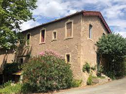 C'est un chateau pinardier construit à la fin du dix neuvième siècle avec l'argent tiré de l'expansion de la vigne après l'épisode du phylloxéra. Chateau Saint Martin De Graves Prices Lodging Reviews Pezenas France Tripadvisor