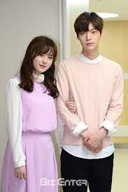 Yesterday on may 21st was the wedding day for ahn jae hyun and gu hye sun, with the two doing as stated and getting married in a low key way with the filing of a marriage certificate only. Newlyweds Ahn Jae Hyun And Gu Hye Sun Donate Wedding Funds To Hospital In Seoul Pasangan Selebriti Selebriti Aktor