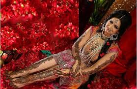 Vlcc henna powder is natural and safe to use on the hair. 10 Best Black Mehendi Designs