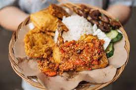 Biar Enggak Salah Inilah Bedanya Ayam Geprek Ayam Gepuk Dan Ayam Penyet Era Id