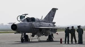 The dash helmet allows the pilot to fly. Serbian Pilots Killed In Mig 21 Crash Near Bosnia News Dw 25 09 2020