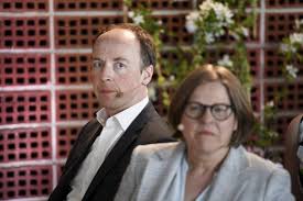 Huhtikuuta 1971 tampere) on suomalainen poliitikko ja perussuomalaisten puheenjohtaja. Eero Heinaluoma Ja Jussi Halla Aho Huusivat Kilpaa Venaja Kytkoksista Verkkouutiset Fi