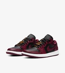 W Air Jordan 1 Low Se Beetroot Sneaker Steal
