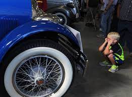 Eike Hanson 7 Looks At A 1925 Kissel 75 Gold Bug Speedster During A Vintage Car Auction On Saturday At The Central Iowa Expo Car Auctions Vintage Cars Photo