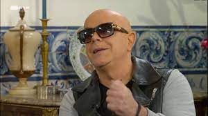 Trained in jazz music, abrunhosa started his career in the 1980s playing in jazz bands and teaching in music and art schools in porto. Ana Moura E Pedro Abrunhosa Tens Os Olhos De Deus Em Casa D Amalia Youtube