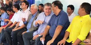 Resultado de imagem para dino e Sarney