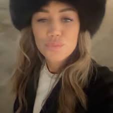 TARA har tagit sitt KÖRKORT ! 🏁🚘 👸🏾❤️🙏⭐️✓🫡 🎉🎉GRATTIS GRATTIS  GRATTIS 🎉🎉 #körkort #drivinglicense #grattis #congragulation #daughter  #dotter #stolt #proud #car #bil #familj #fanily #kärlek #love