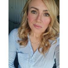 Lindsey Jones's Instagram, Twitter & Facebook