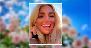 Sarah Head's Instagram, Twitter & Facebook