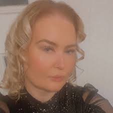 A BIG THANK YOU FOR ALL YOUR HELP, I AM HAPPY TO SAY I SPOKE TO AUNTIE  TODAY. I am looking for aunty she lives in Dumbarton Road Bowling Glasgow I  last