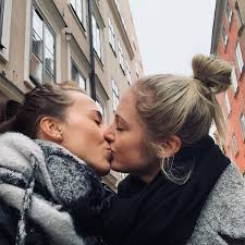 Maybe you would like to learn more about one of these? Coming Out Mit Kuss Foto Bild Des Tages 19 12 2019 Queer De