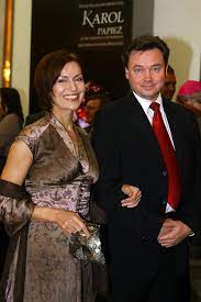 Hieronima derdowskiego w kartuzach, a następnie studium aktorskie przy teatrze wybrzeże w gdańsku. Danuta Stenka Zdradza Mroczne Sekrety Swojego Malzenstwa Viva Pl