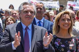 La primera dama y presidenta del consejo asesor de primera infancia, fabiola yañez, y la fundación pampa energía. Fabiola Yanez La Periodista Y Actriz Que Conocio A Alberto Fernandez En La Universidad Y Hoy Es Primera Dama La Nacion
