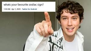 Watch Actually Me Troye Sivan Goes Undercover On Youtube Twitter And Instagram Gq Video Cne Gq Com Gq Troye sivan's gear and equipment including the apple logic pro and rode k2. troye sivan goes undercover on youtube