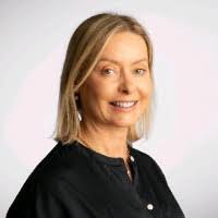 Hilary Hutson's Instagram, Twitter & Facebook