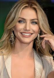 But that smile can make you take a second look at all of her face and that look can and has led to some speculation as to just what is behind some of the recent changes to her appearance. Cameron Diaz In 2021 Beautiful Blonde Girl Blonde Beauty Beautiful Blonde