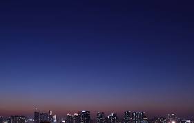 The sun setting over the downtown skyline of new york city as viewed from the brooklyn bridge park in brooklyn. Hd Wallpaper South Korea Seoul Itaewon Dong City Sunset Skyline Night Wallpaper Flare