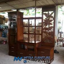 Lemari hias pembatas ruangan jati gambar lemari hias pembatas ruangan jati lemari hias pembatas ruangan jati merupakan produk furniture jepara dengan desain yang modern. Jual Lemari Partisi Jati Penyekat Ruangan Ukiran Daun Harga Murah Kualitas Bagus By Cv Mitra Furniture Jepara