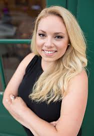 How gorgeous is Emily?! She is starting her own freelance writing business,  too! It was heartwarming when this driven lady, who also happens to be a  good friend, reached out to me